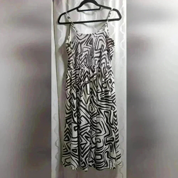 Sincerely Jules  Dress. Ladies size L - Picture 2 of 5